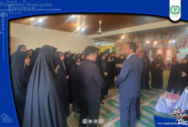 ⁨بازدید شهردار فومن از نمایشگاه مدرسه انقلاب